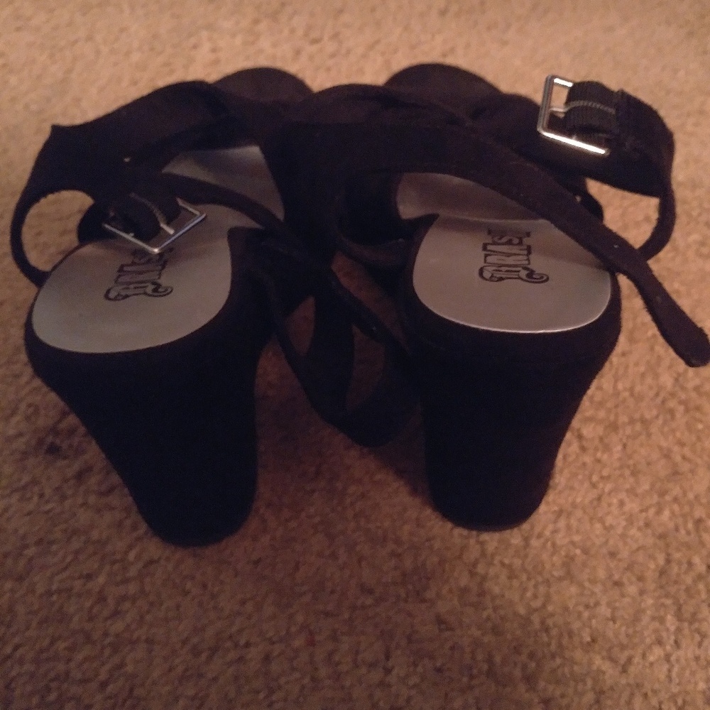 Heels - Picture 3 of 5